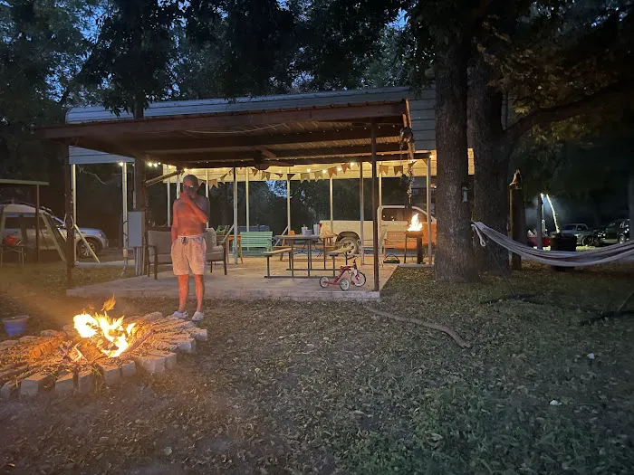 Gypsy Moon Hideaway - RV Park & Campground Picture 8