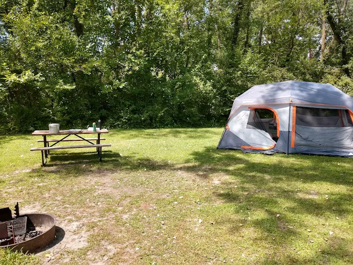 Riverside Campground Picture 10