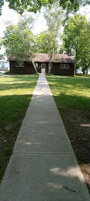 Hidden Lake Modern Group Center Picture 1
