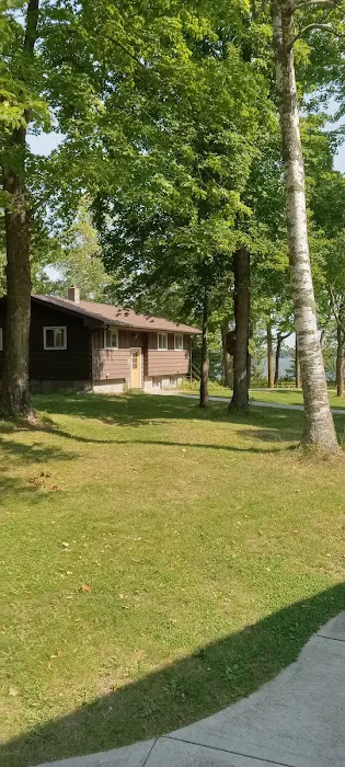 Hidden Lake Modern Group Center Picture 3