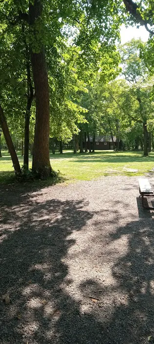 Hidden Lake Modern Group Center Picture 4