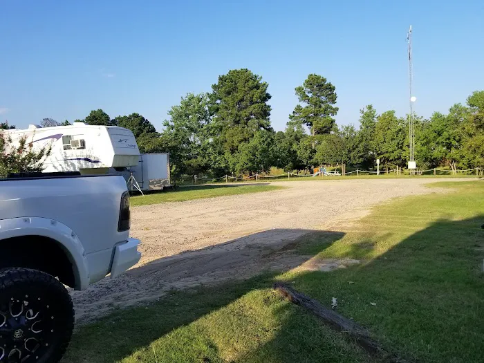 Pavilion RV Park Picture 4