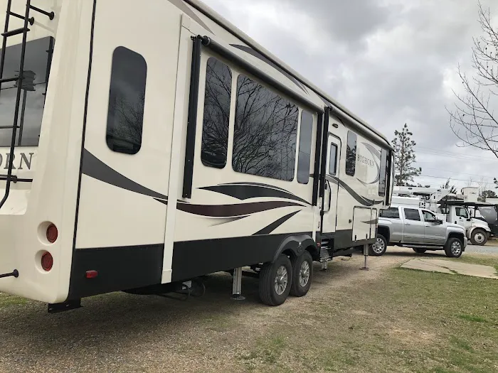Pavilion RV Park Picture 7