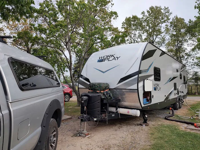 Pavilion RV Park Picture 9