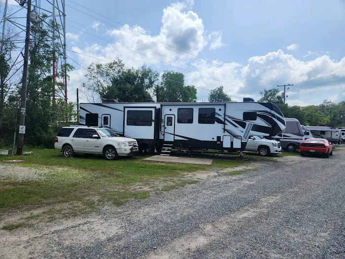 Pavilion RV Park Picture 10