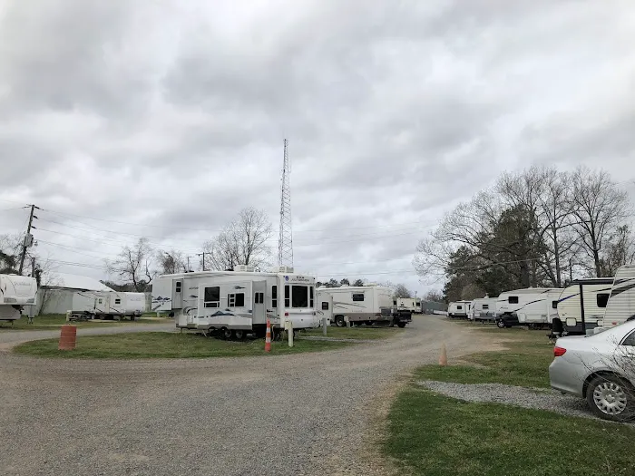 Pavilion RV Park Picture 3