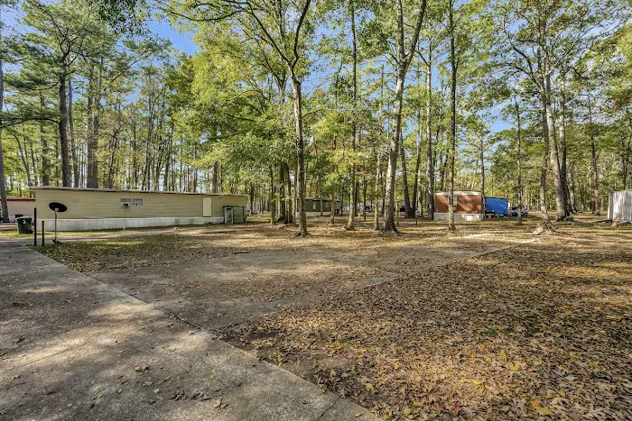 Pine Forest Mobile Home Park Picture 3