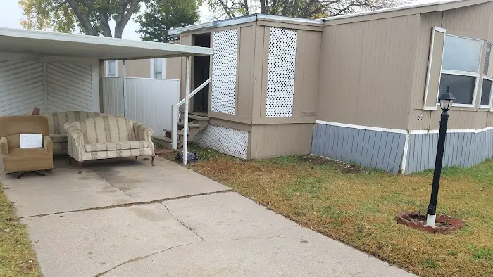 Coach Lamp Village Mobile Home Picture 3