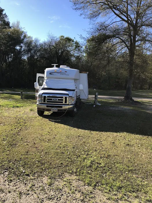 Quiet Oaks RV Park Picture 10