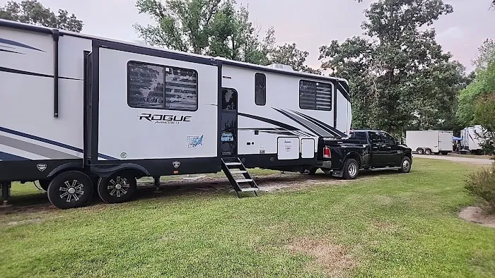 Quiet Oaks RV Park Picture 1