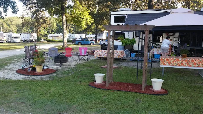 Quiet Oaks RV Park Picture 6