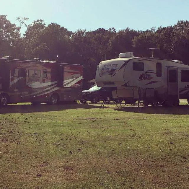 Quiet Oaks RV Park Picture 3