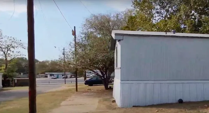 Oaklawn Mobile Home Park Picture 10