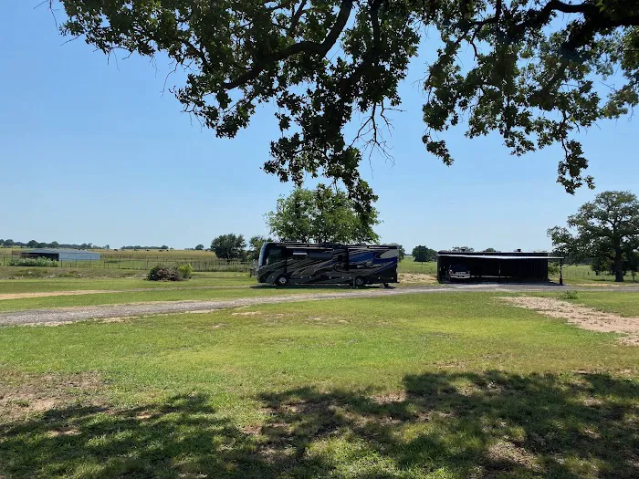 OUT IN THE COUNTRY RV PARK Picture 4