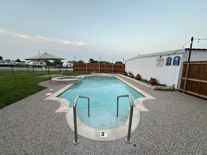 Granbury RV Park Picture 6