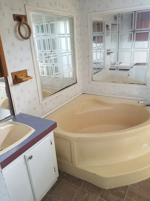 Edwards Pineridge Mobile Home Park Picture 3