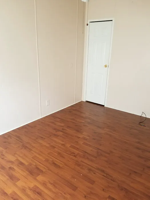 Edwards Pineridge Mobile Home Park Picture 7