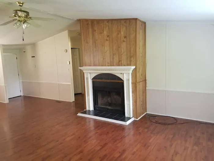 Edwards Pineridge Mobile Home Park Picture 9