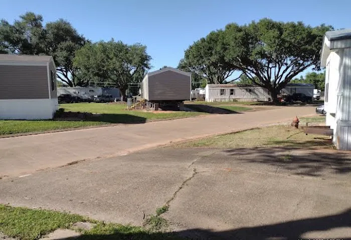 The Oaks Mobile Home & RV Park Picture 1