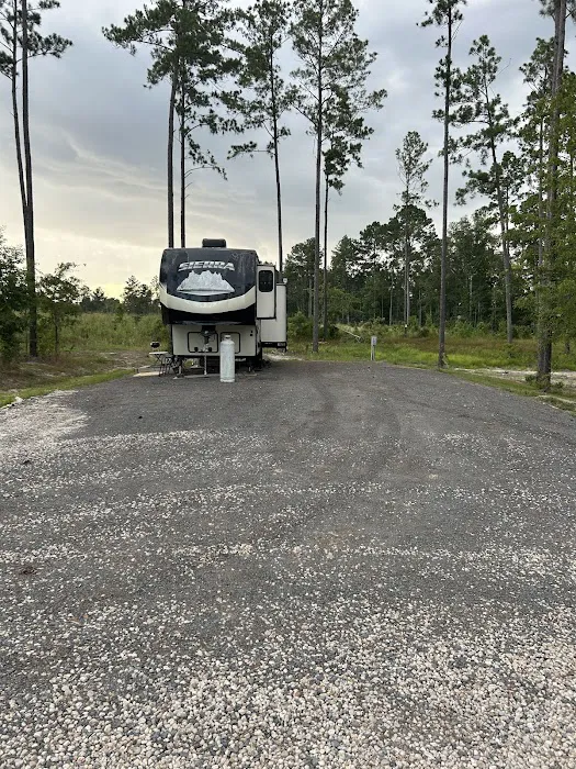 Family & Friends RV Park Picture 8