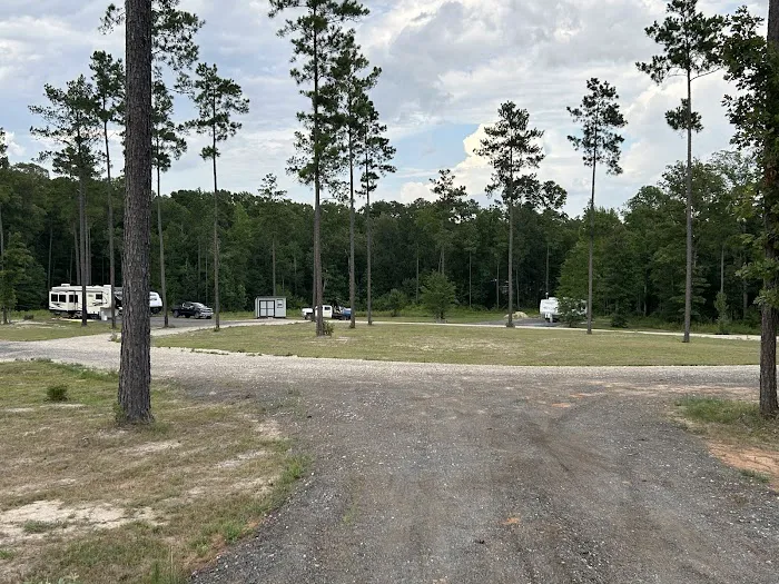 Family & Friends RV Park Picture 9