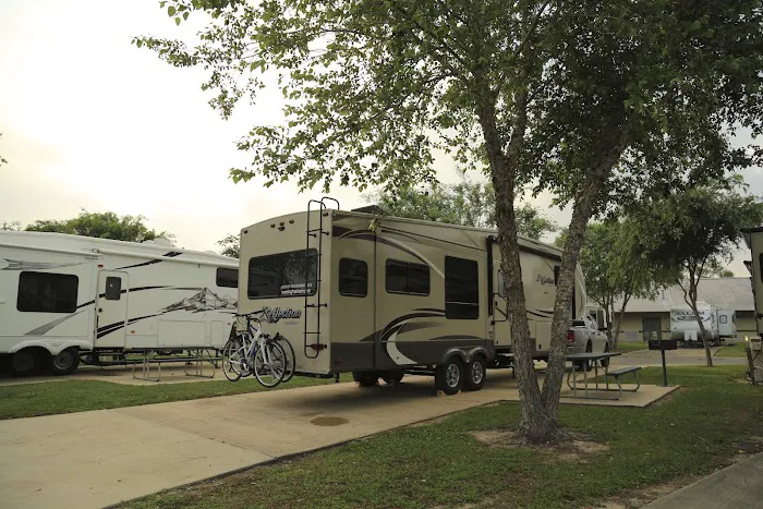 Cypress Bend RV Park Picture 4