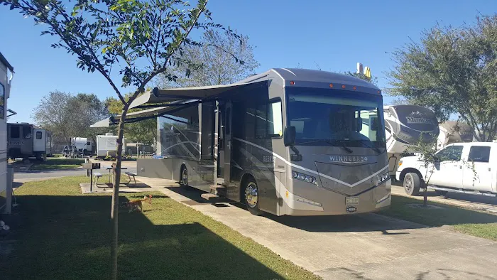 Cypress Bend RV Park Picture 7