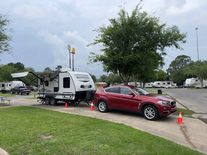 Cypress Bend RV Park Picture 9