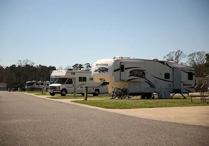 Red Shoes RV Park & Chalets Picture 6