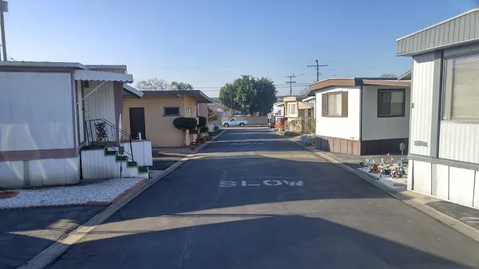 Villa Capri Mobile Home Park Picture 3