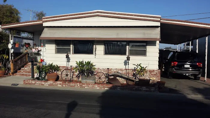Thunderbird Villa Mobile Home Park Picture 3