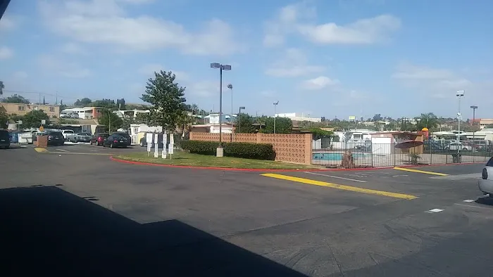 El Rey Trailer Plaza Picture 9