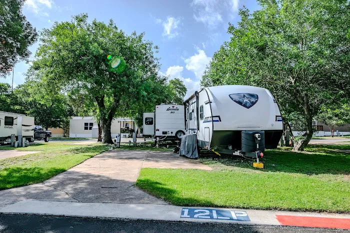 Royal Palms RV Resort and Manufactured Home Community Picture 7
