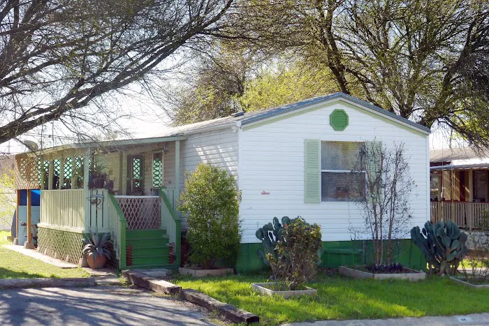 Paisano Manufactured Home Community Picture 2