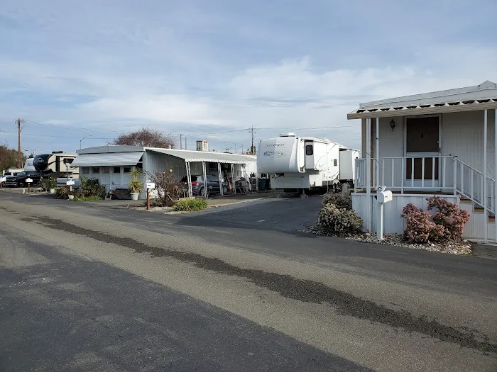Sandev Mobile Home Park Picture 5
