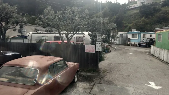 Sierra Point Trailer Park Picture 4