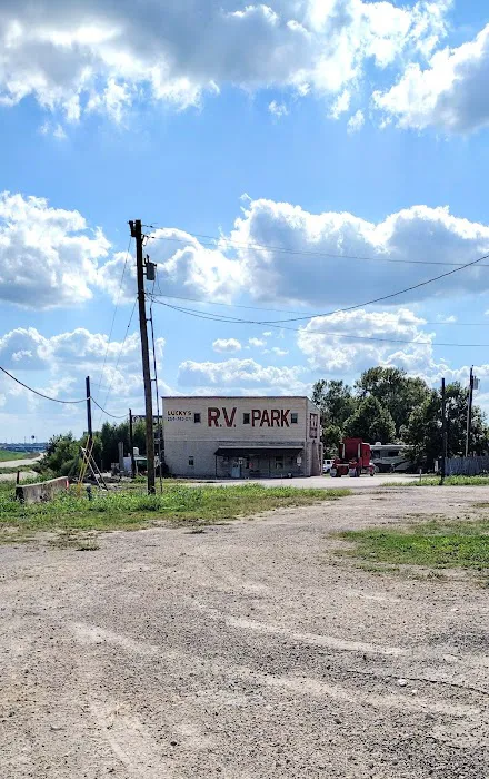 Lucky's RV Park Picture 6