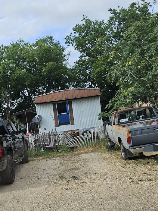 CAMERON MOBILE HOME COMMUNITY Picture 4