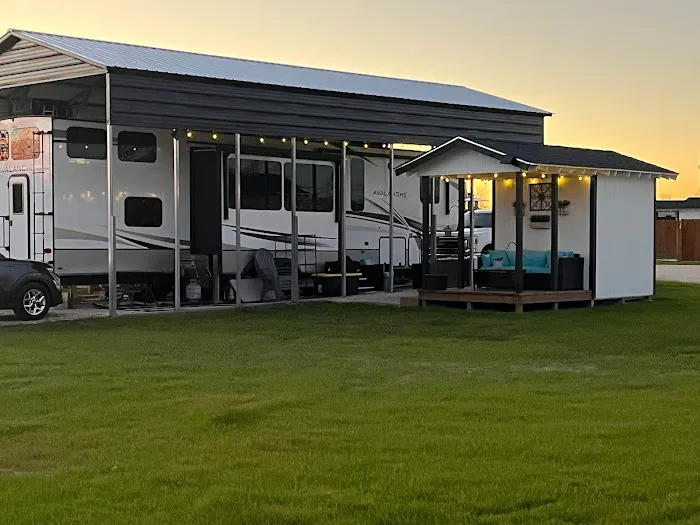 3 Hills RV Park Picture 9