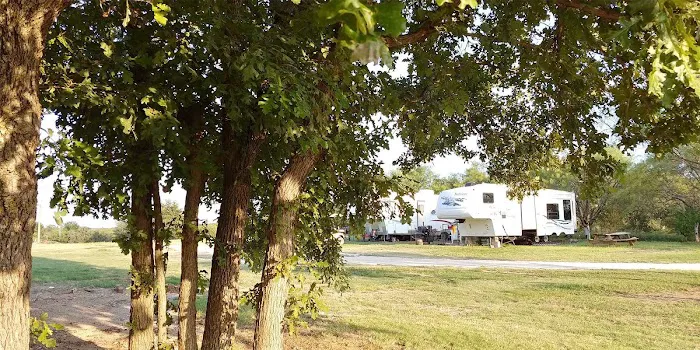 Finis Road RV Park Picture 3