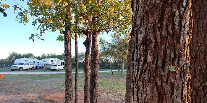 Finis Road RV Park Picture 5
