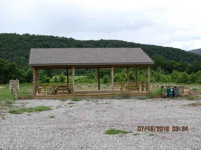 Round the Bend Pavilion Picture 4