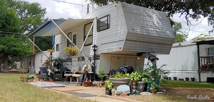 Holliday's Trailer Park and Mini Storage Picture 5