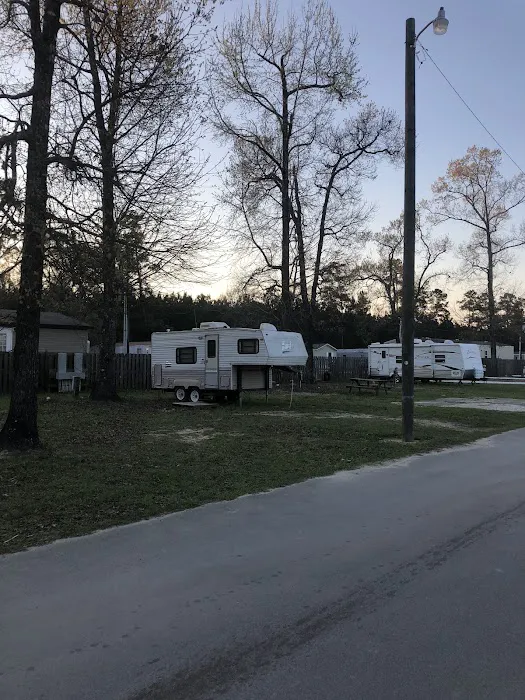 Thompson Lake RV Resort Picture 10