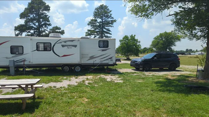 EDGE OF THE WOODS RV PARK AND CAMPGROUND Picture 2