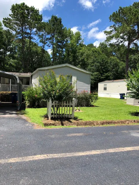 Sugar Pines RV & Mobile Home Park Picture 3
