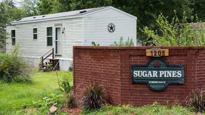 Sugar Pines RV & Mobile Home Park Picture 2