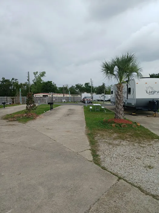 Twelve Palms RV Park Picture 6