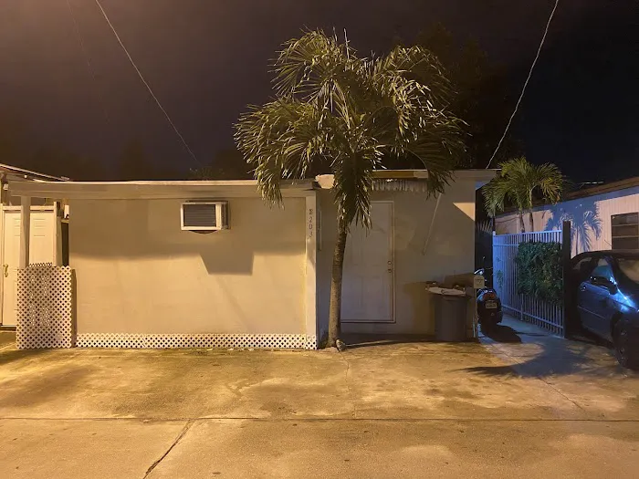 Tropical Mobile Home Park Picture 1
