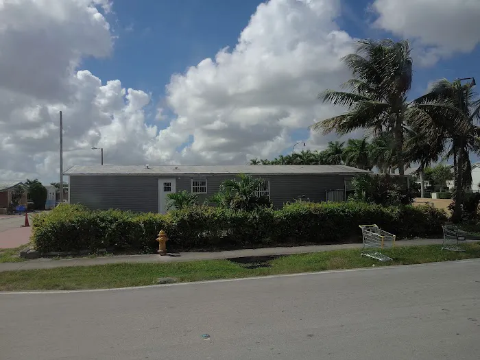 Li'l Abner Mobile Home Park Picture 3
